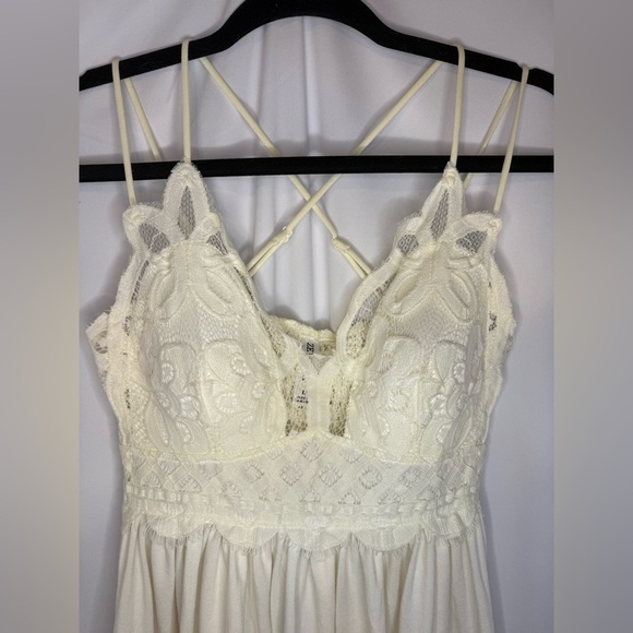 Zenana Women’s Elegant Cream Lace Tank - Picture 2 of 5